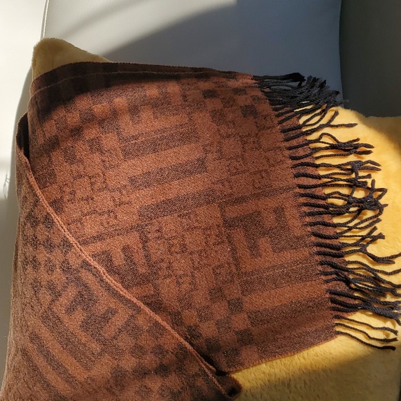 FENDI VINTAGE WOOL SCARF - Picture 4 of 6